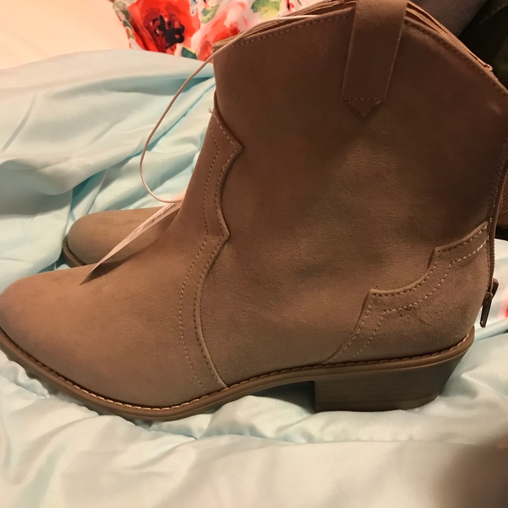 Old navy sueded western ankle boots for women - Picture 3 of 3